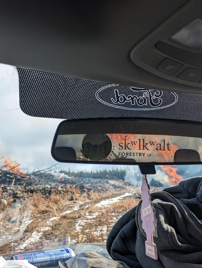 sḱʷlkʷalt logo reflected in a rearview mirror